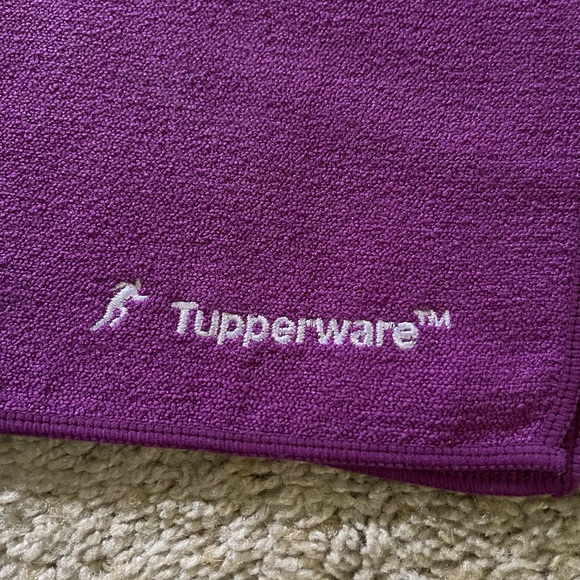 Tupperware microfiber athletic towel - Picture 2 of 8